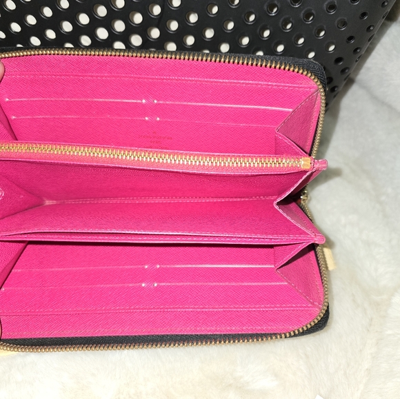 Louis Vuitton Black Murakami Monogram Zip around wallet - Picture 3 of 15